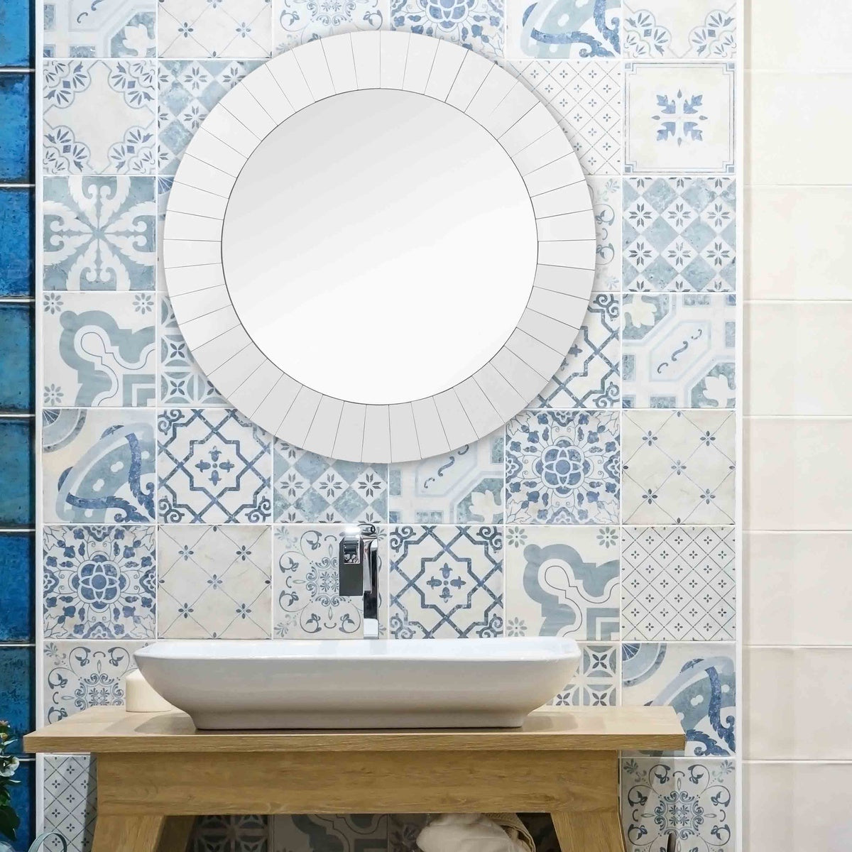  Camden Isle Daylight Round Accent Mirror - Default Title - Bonton