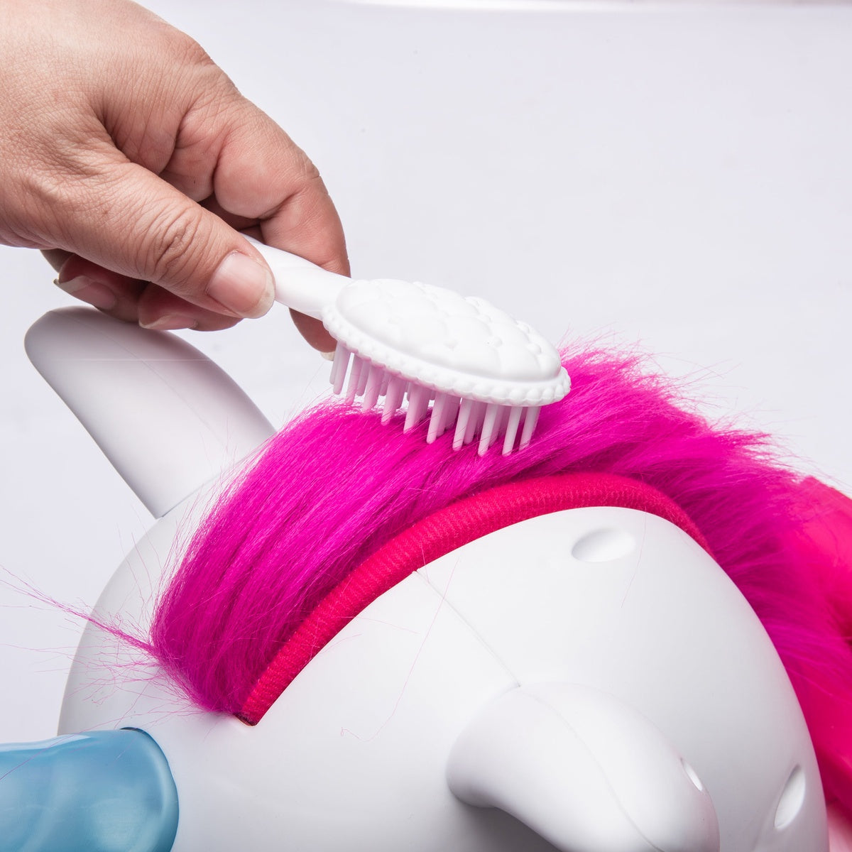  Freddo Freddo Unicorn 12V Ride-On - White - Bonton