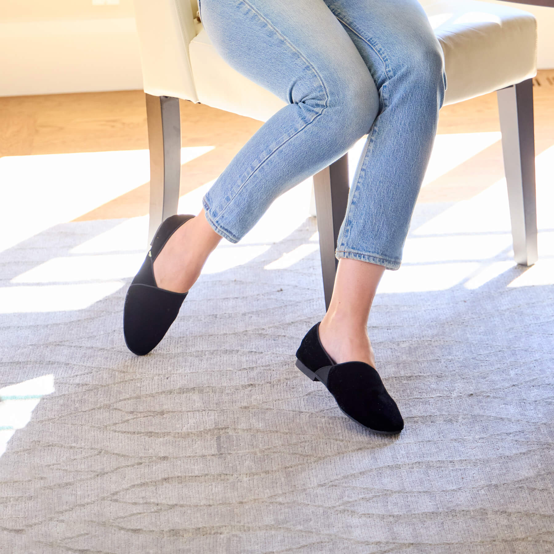  Luvons Francesca Soft Velvet Slippers - Black - Bonton