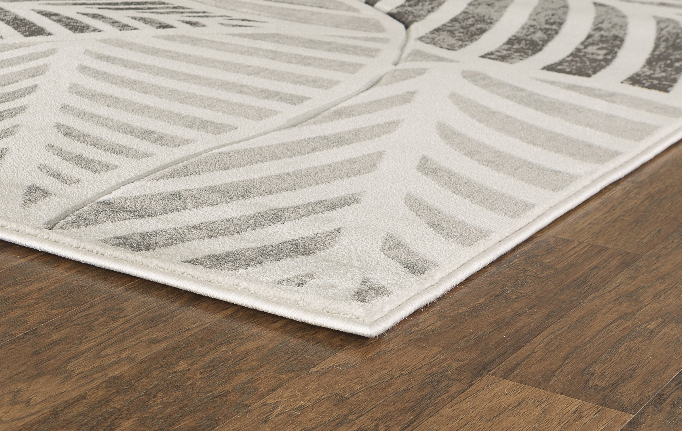  Home Mart Goods Silver Grey Leaf Hand-Carved Soft Living Room Area Rug by Homemartgoods - 5' x 7' - Bonton