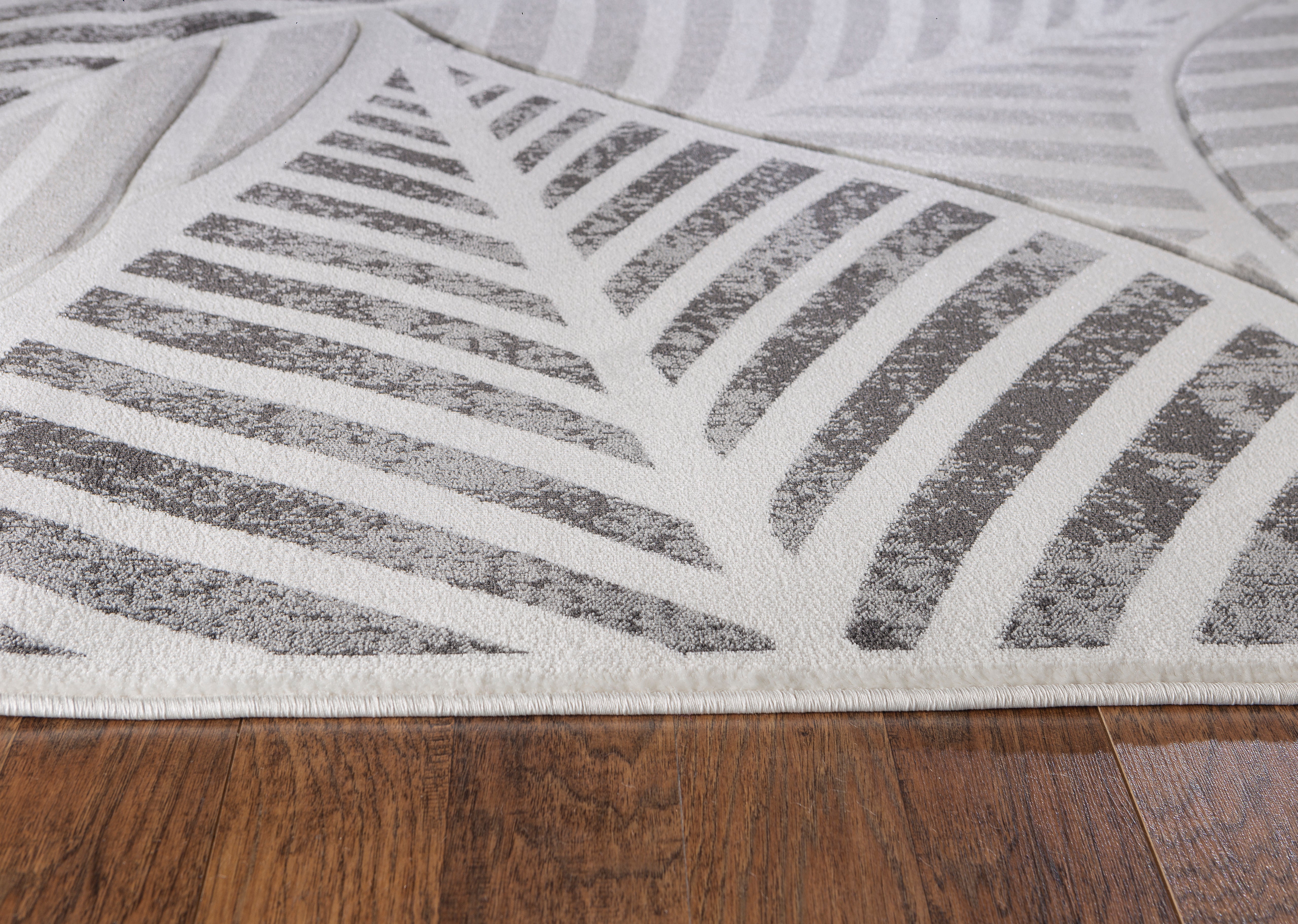  Home Mart Goods Silver Grey Leaf Hand-Carved Soft Living Room Area Rug by Homemartgoods - 5' x 7' - Bonton
