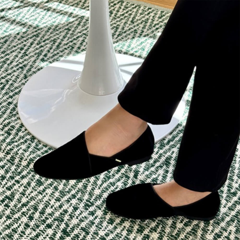  Luvons Francesca Soft Velvet Slippers - Black - Bonton