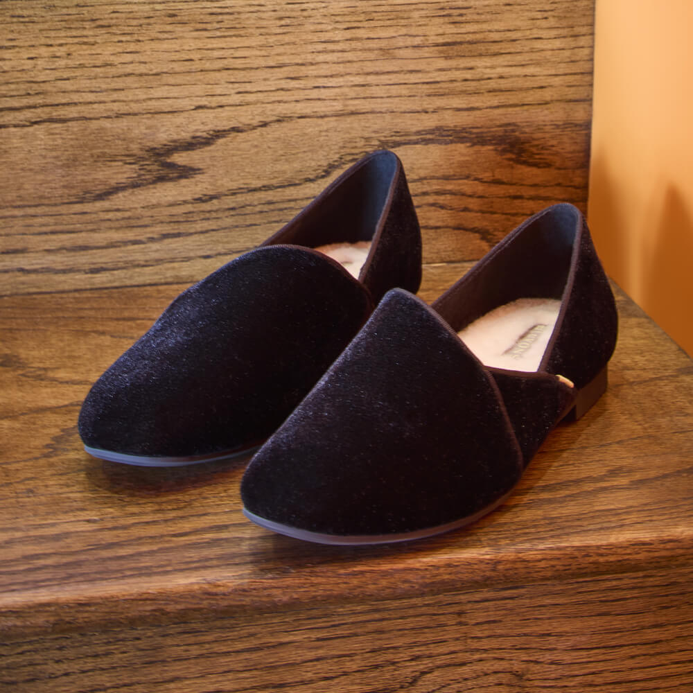  Luvons Francesca Soft Velvet Slippers - Black - Bonton