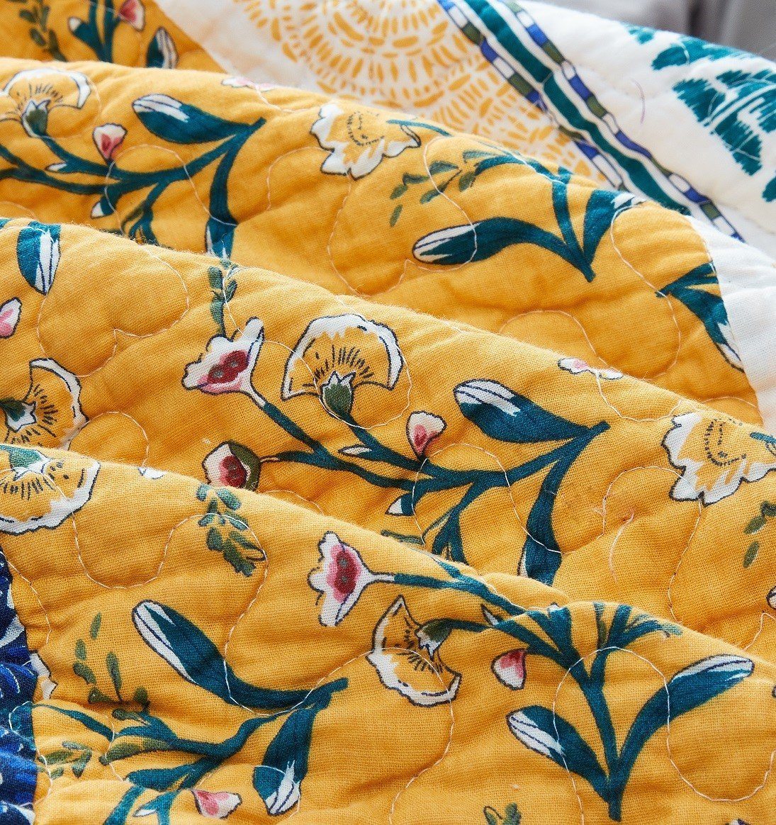  DaDa Bedding Collection DaDa Bedding Bohemian Patchwork Bed of Wild Flowers Floral Gardenia Green Bedspread Set (JHW-886) by DaDa Bedding Collection - Twin - Bonton