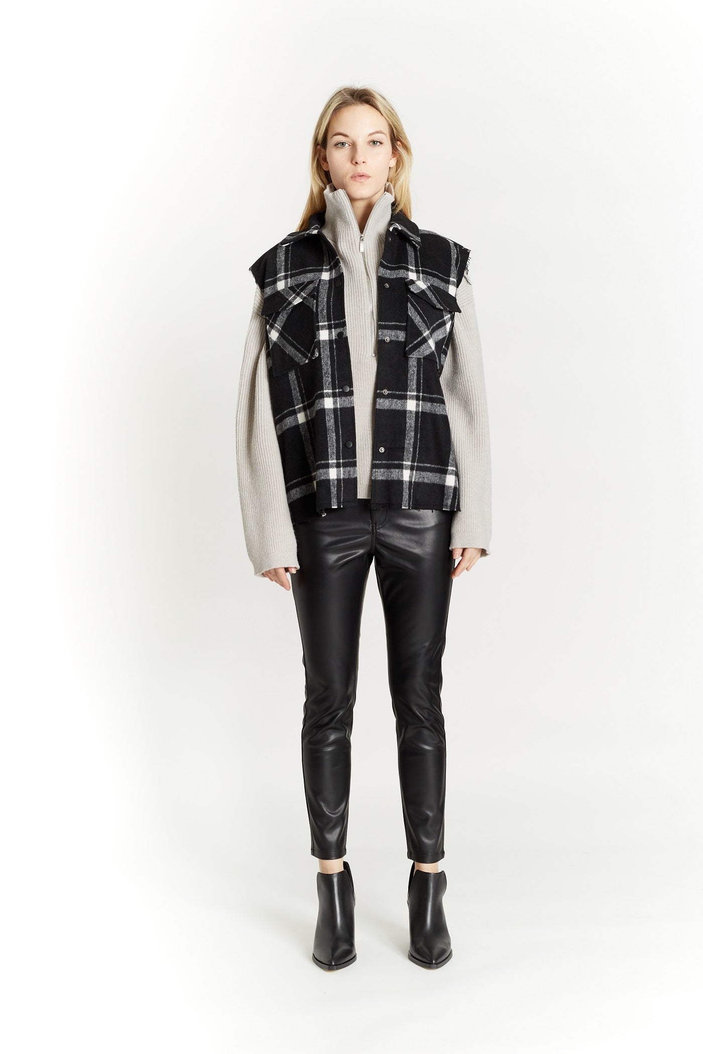  Oat New York Plaid Hunter Vest with Frayed Sleeves - Black/White Plaid - Bonton