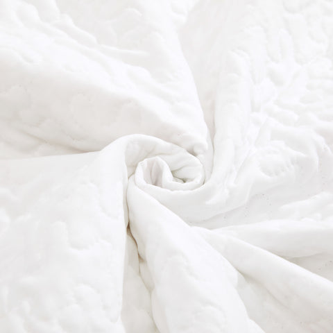 DaDa Bedding Romantic Roses Floral Throw Blanket - Lovely Spring Pink & White Scalloped Colorful Lightweight Breathable - Bright Vibrant Quilted Throw Blanket - 50 x 60 by DaDa Bedding Collection